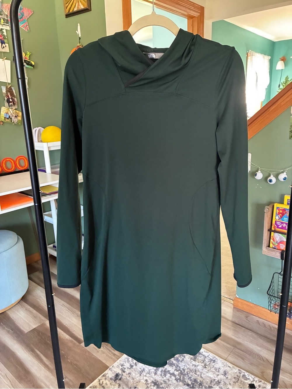 “The North Face” Long Sleeve Hooded Shift Dress in Dark Green (M)